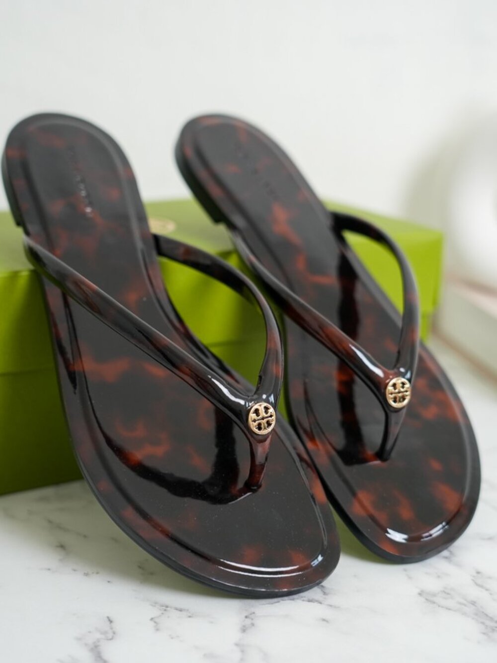 Tory Burch Chelsea Patent Leather Flip Flop Sandals in Tortoise NIB